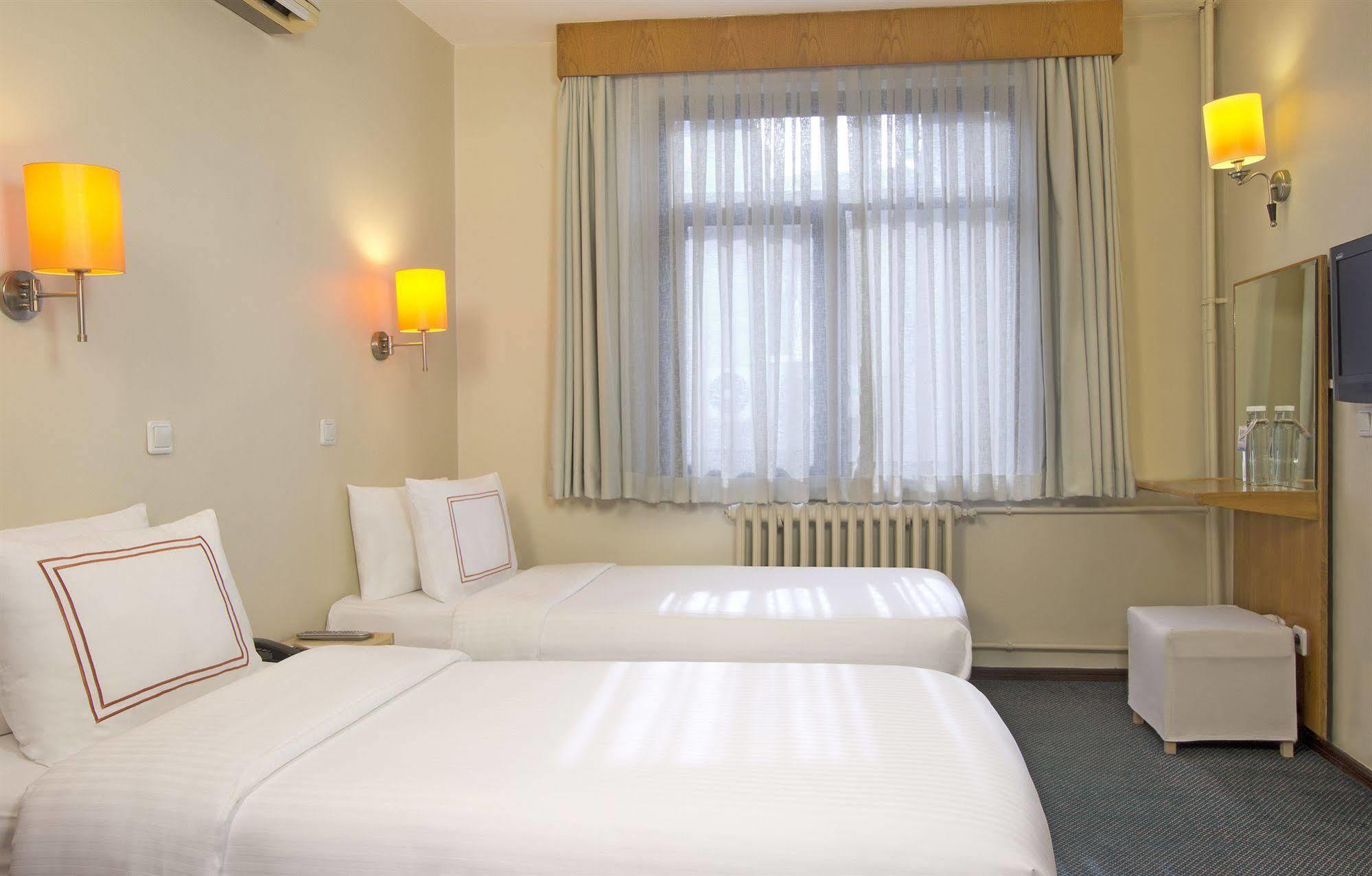 Ilkay Hotel Istanbul Room photo
